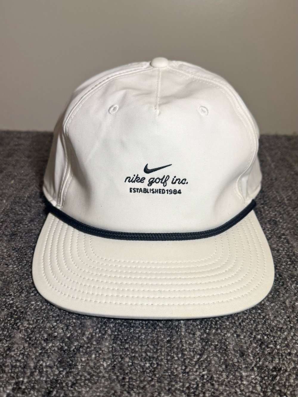 Nike Golf Inc. White Rope-Trim Cap L/XL